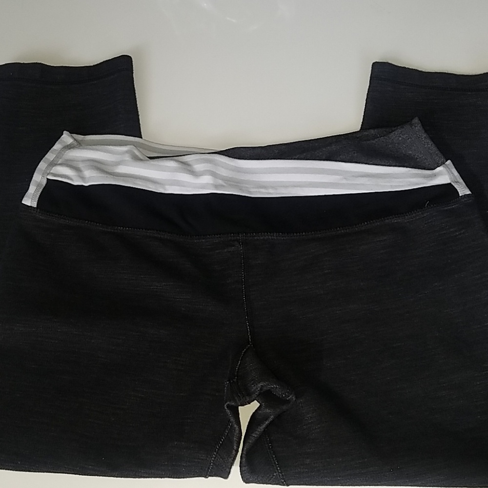 Lululemon🍋 Grey denim crops